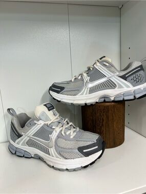 🔥 Nike Vomero 5 sneakers women size 8.5